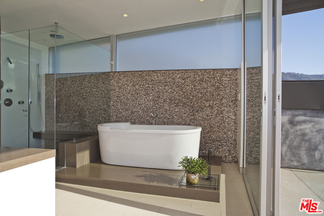 1055 Cold Canyon Road Calabasas, CA 91302 - Photo 25 of 51 Gallery Image 25