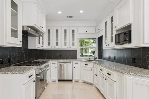 $2,695,000 | 3071 Locke Lane, Houston, TX 77019