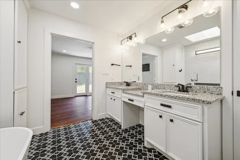 $2,695,000 | 3071 Locke Lane, Houston, TX 77019