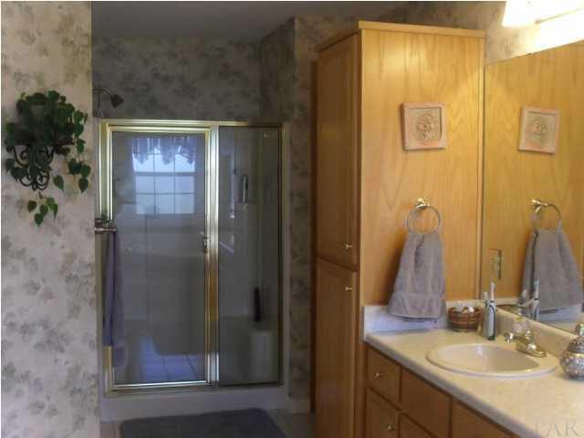 1728 Jacks Branch Road Cantonment, FL 32533 - Photo 20 of 23 Master Bath