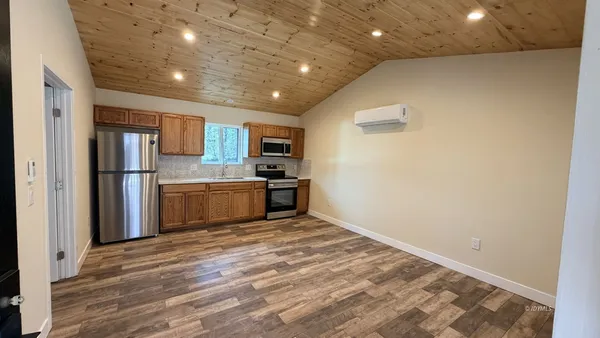 $1,550 | 54317 Pine Crest Avenue, Idyllwild, CA 92549