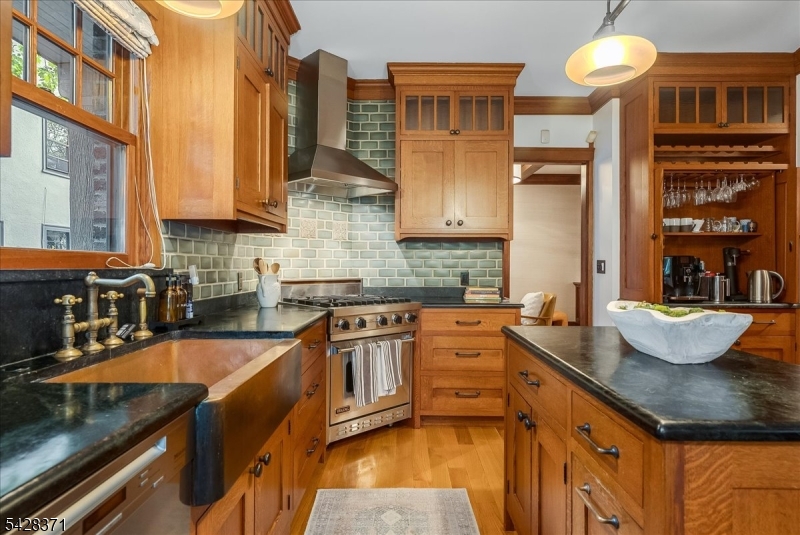 7 Prospect Terrace Montclair, NJ 07042 - Photo 11 of 48