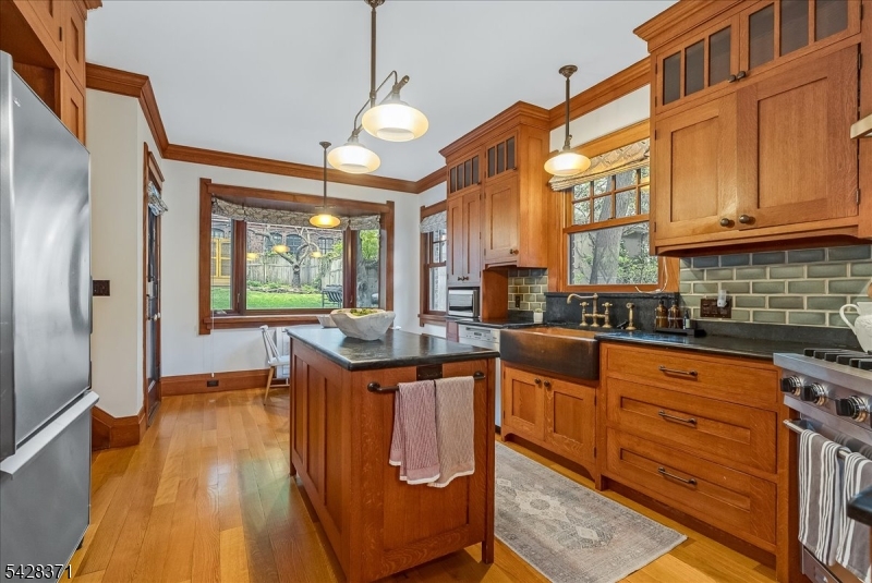 7 Prospect Terrace Montclair, NJ 07042 - Photo 5 of 48