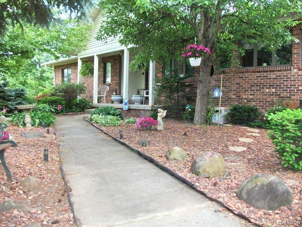 591 West Snell Road Rochester, MI 48306 - Photo 8 of 21 Front Walkway