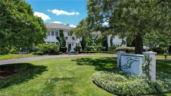 $2,500,000 | 17 East Main Street, Thomasville, NC 27360