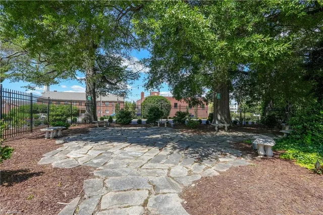 $2,500,000 | 17 East Main Street, Thomasville, NC 27360