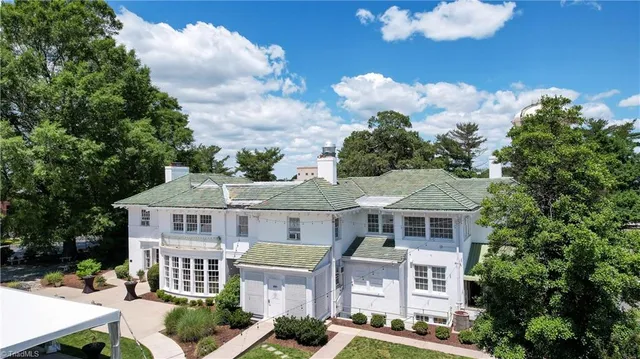 $2,500,000 | 17 East Main Street, Thomasville, NC 27360