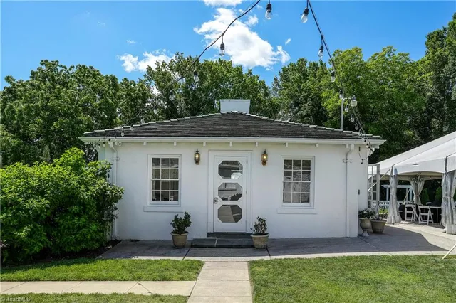 $2,500,000 | 17 East Main Street, Thomasville, NC 27360