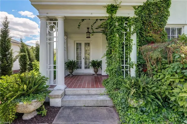 $2,500,000 | 17 East Main Street, Thomasville, NC 27360