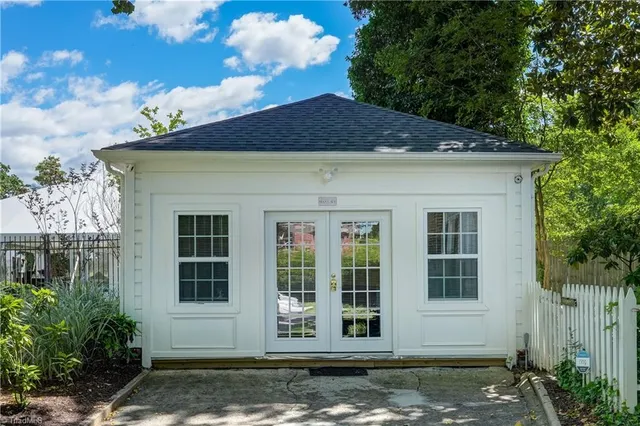 $2,500,000 | 17 East Main Street, Thomasville, NC 27360