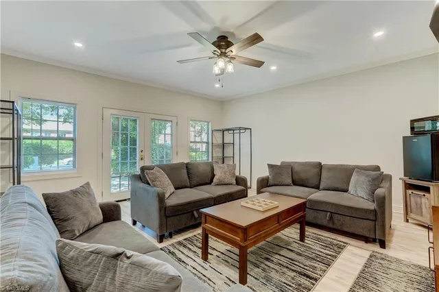 $2,500,000 | 17 East Main Street, Thomasville, NC 27360