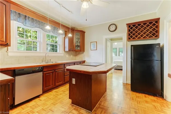 $2,500,000 | 17 East Main Street, Thomasville, NC 27360