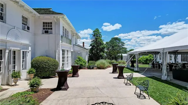 $2,500,000 | 17 East Main Street, Thomasville, NC 27360