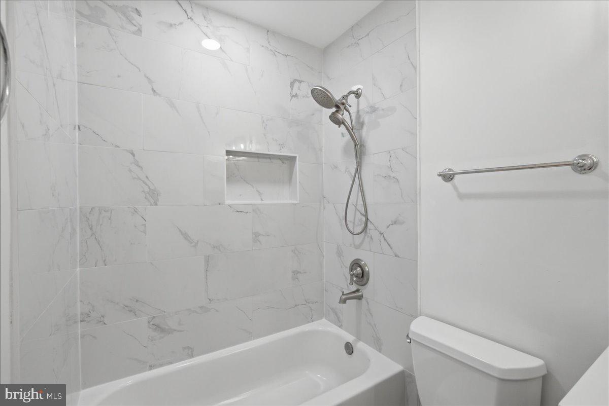 10598 Reed's Landing Circle Burke, VA 22015 - Photo 17 of 37