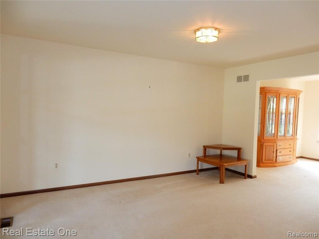 745 Lion Street Rochester Hills, MI 48307 - Photo 12 of 80