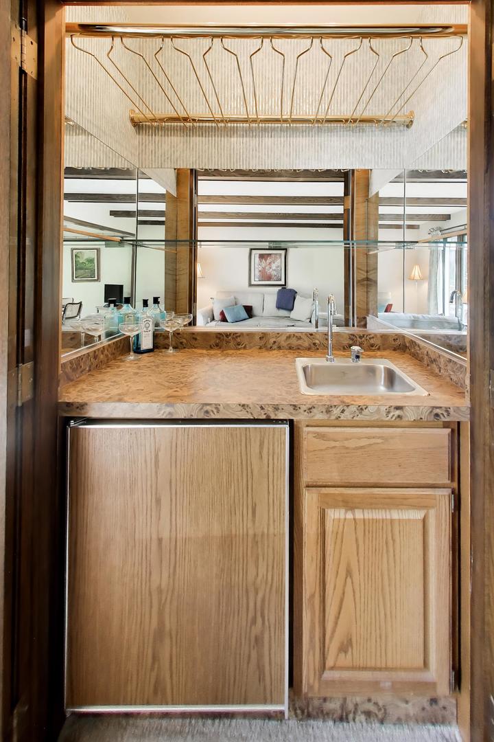 103 Cottonwood Road Northbrook, IL 60062 - Photo 5 of 50 a room with storage and utility