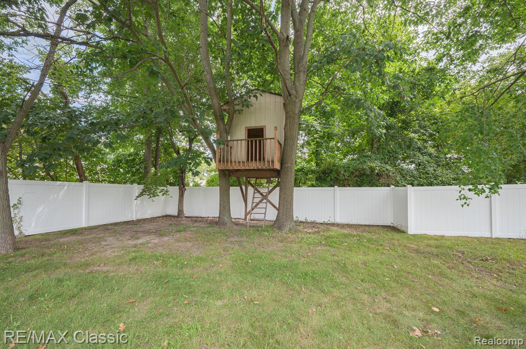 3119 East Maple Road Wixom, MI 48393 - Photo 34 of 40