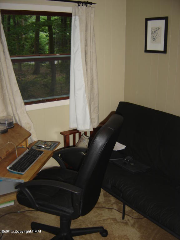 304 Appleseed Road Pocono Pines, PA 18350 - Photo 17 of 21 TetreaultBedroom2