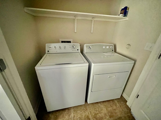 5425 Falling Leaf Lane Austin, TX 78744 - Photo 11 of 28 a utility room with dryer and washer