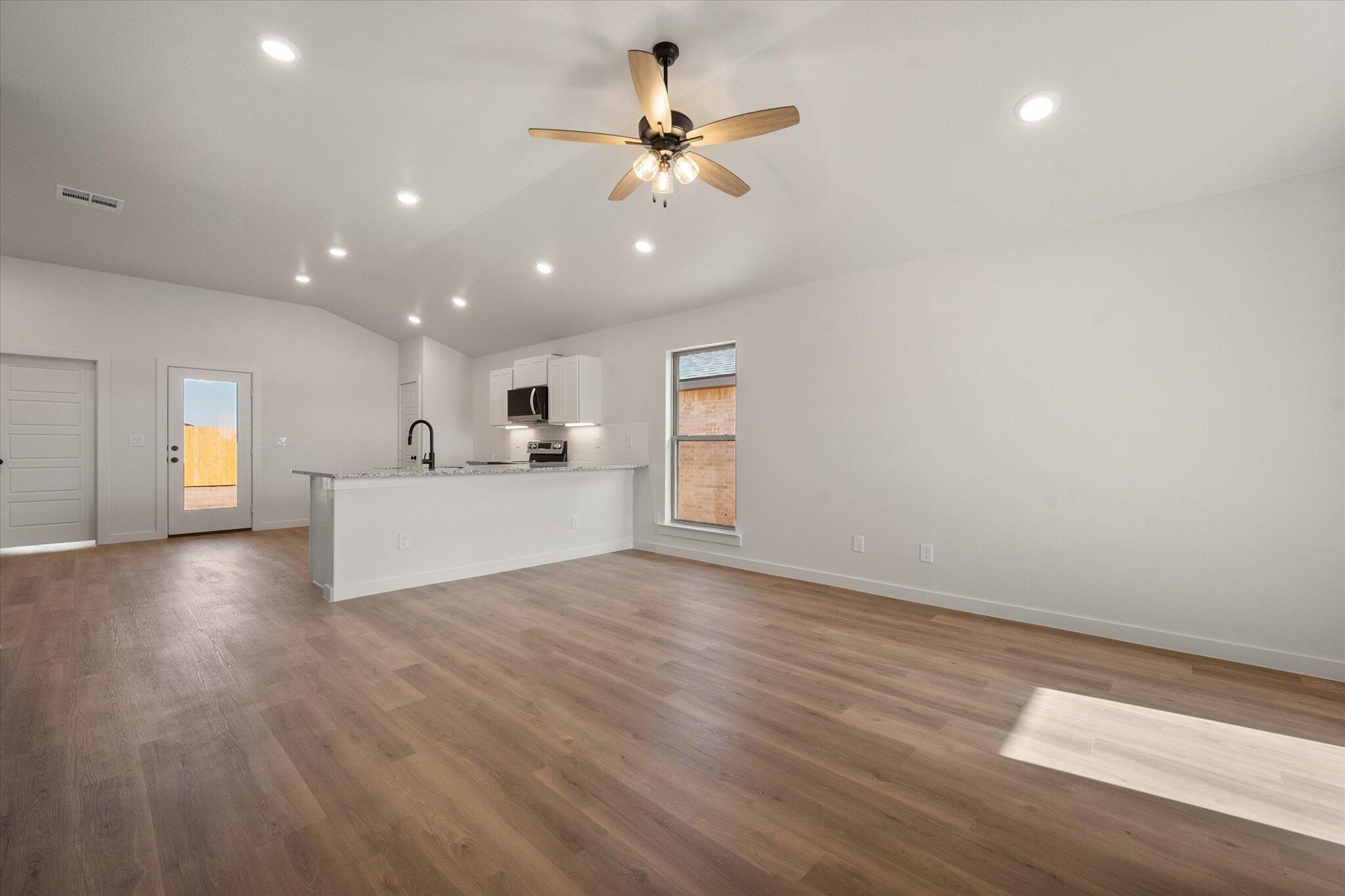 3116 138th Place Lubbock, TX 79423 - Photo 3 of 21 02-3116 138th Pl_9843