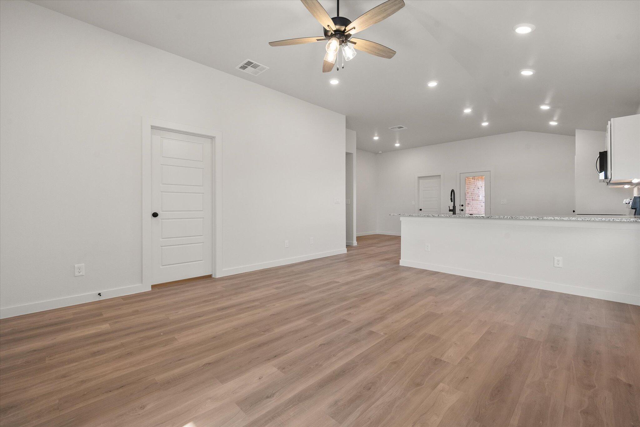 3116 138th Place Lubbock, TX 79423 - Photo 4 of 21 04-3116 138th Pl_9848