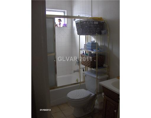 646 Arrayo Way Boulder City, NV 89005 - Photo 11 of 15 Bathroom.