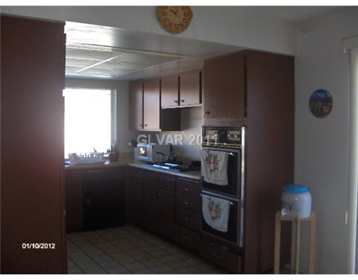 646 Arrayo Way Boulder City, NV 89005 - Photo 5 of 15 Kitchen.
