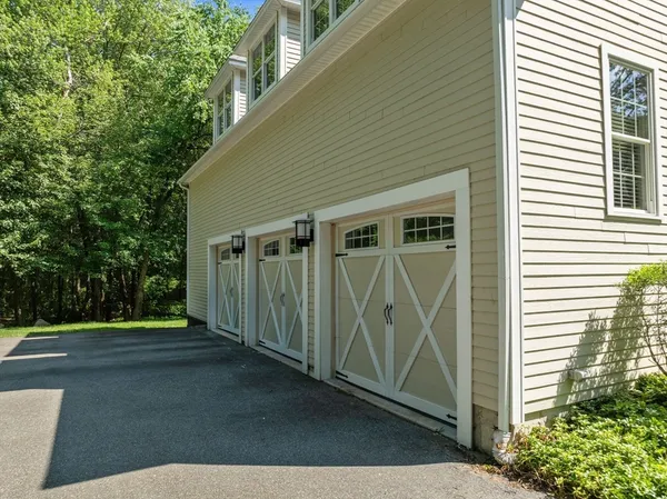 a view of a back yard of the house