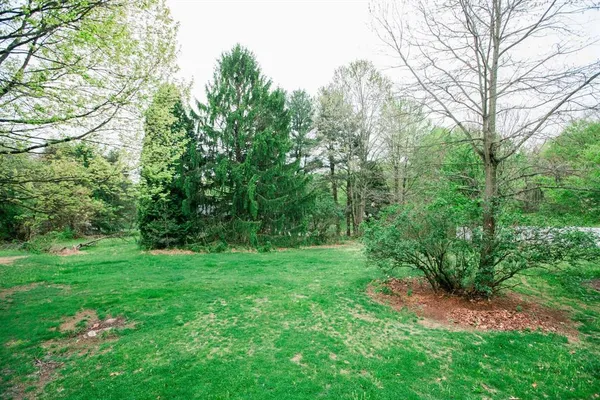 $270,000 | 241 Harshaville Road, Clinton, PA 15026