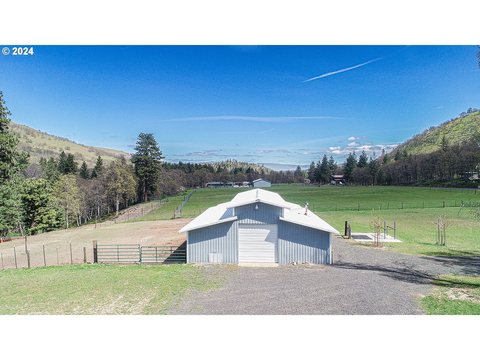 6863 Wells Road The Dalles, OR 97058 - Photo 9 of 47 Barn