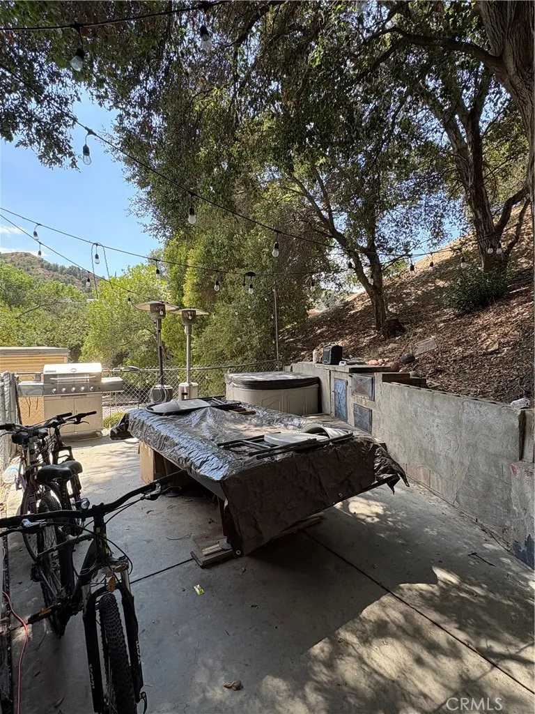 23500 The Old Road, Unit 37 Newhall, CA 91321 - Photo 19 of 22 a view of a patio with table and chairs and couches