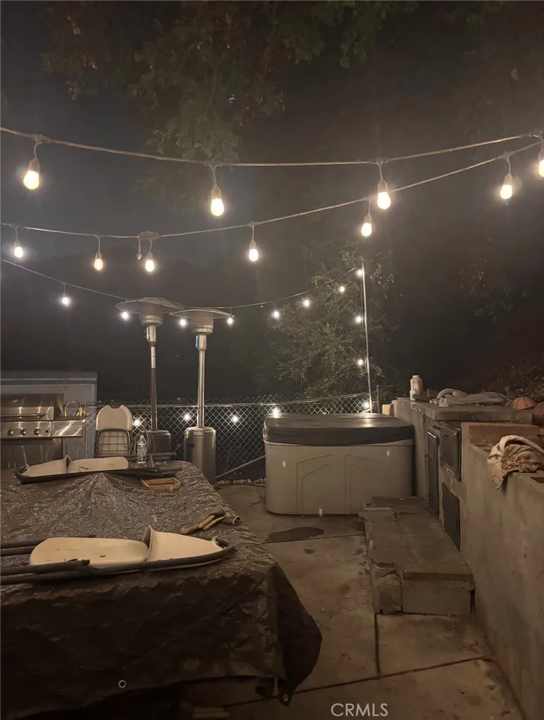 23500 The Old Road, Unit 37 Newhall, CA 91321 - Photo 21 of 22 a view of a patio with table and chairs