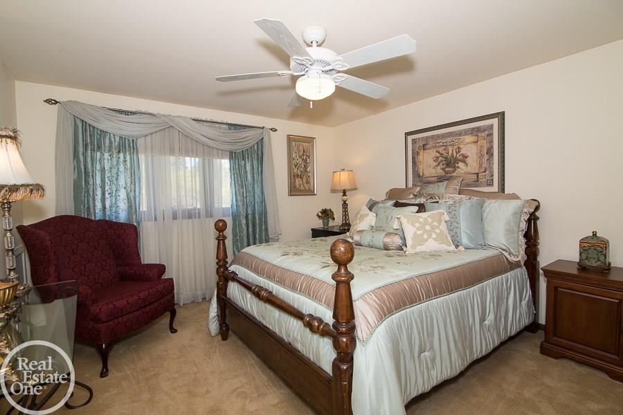 471 Lake Forest Road Rochester Hills, MI 48309 - Photo 22 of 32