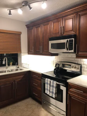 $4,000 | 5187 Europa Drive, Unit A CORNER, Boynton Beach, FL 33437