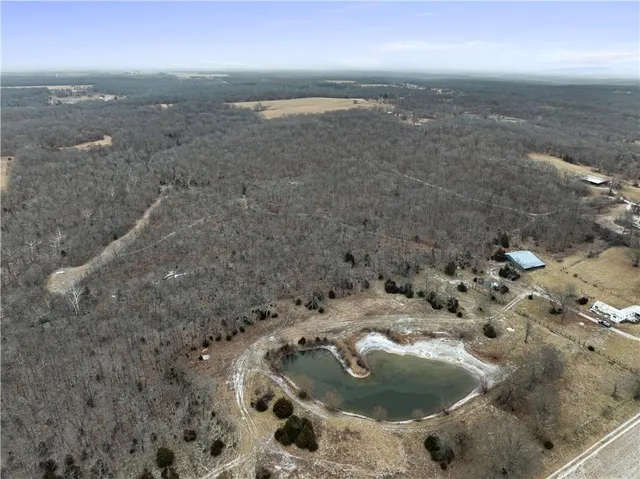 $172,695 | 2031 Northwest 601 Road, Appleton City, MO 64724