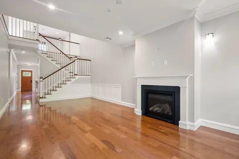 $875,000 | 2 Abbey Road, Unit 2, Sherborn, MA 01770