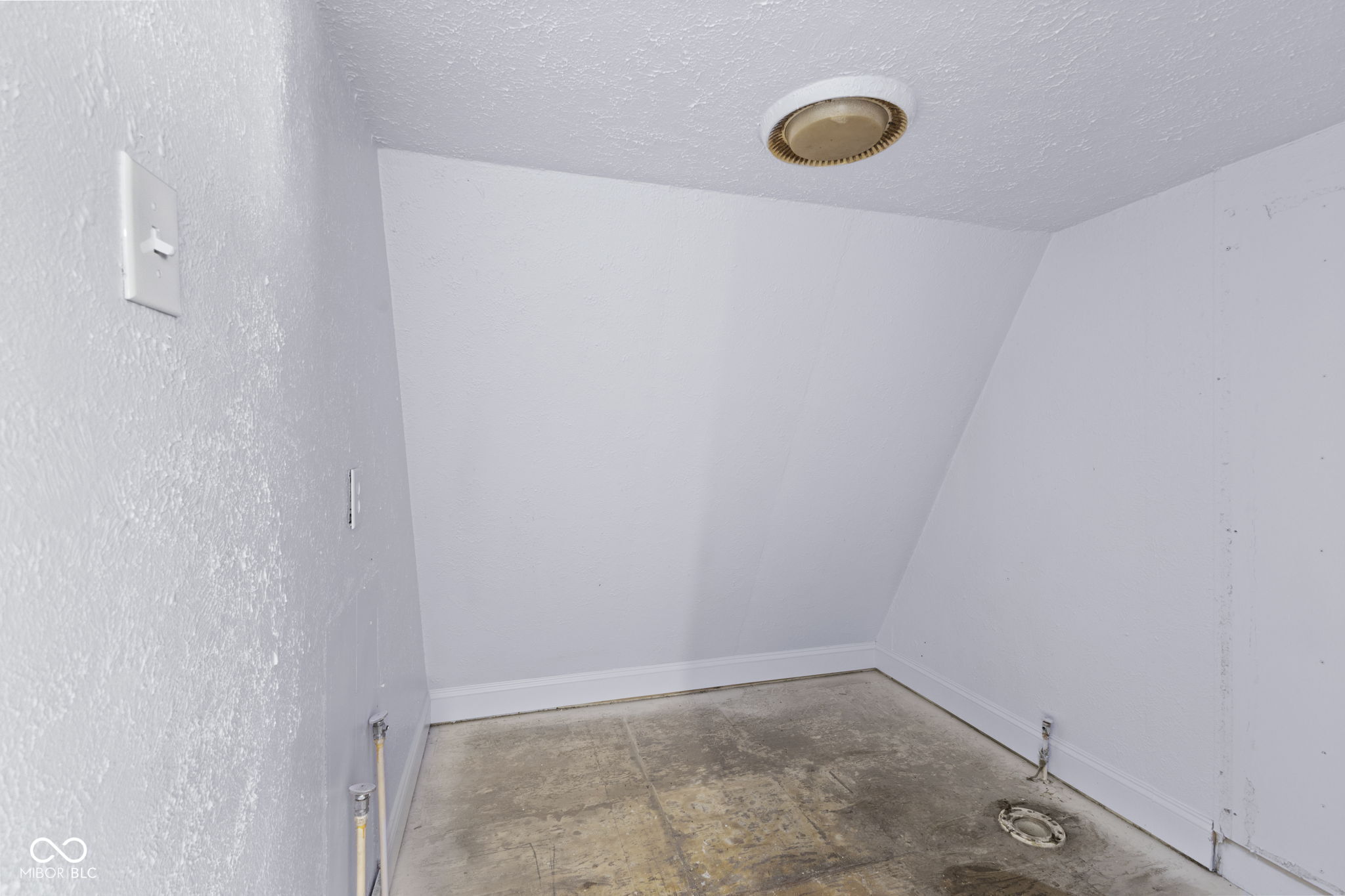 7918 East 10th Street Indianapolis, IN 46219 - Photo 37 of 43