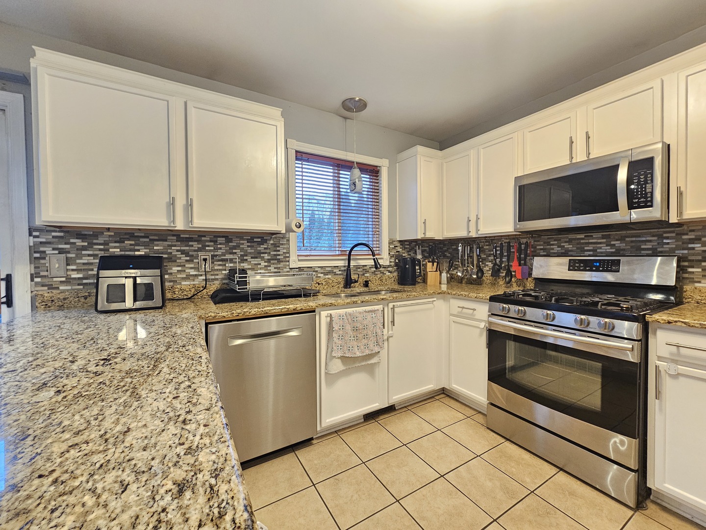 579 Scott Lane Romeoville, IL 60446 - Photo 18 of 38