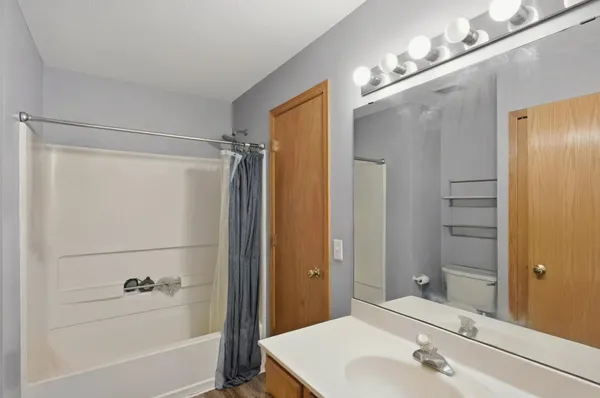 $250,000 | 1227 Elmwood Avenue, Shakopee, MN 55379