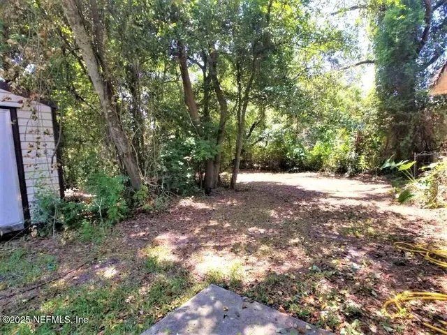 a view of a backyard of the house