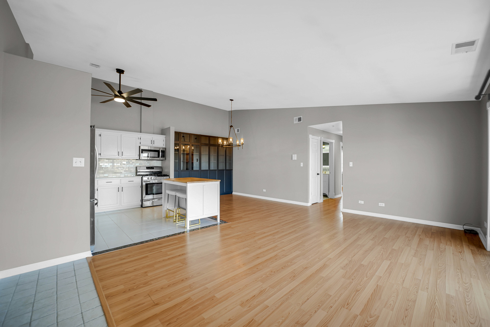 6264 South Gullikson Road, Unit 4A Chicago, IL 60638 - Photo 14 of 24
