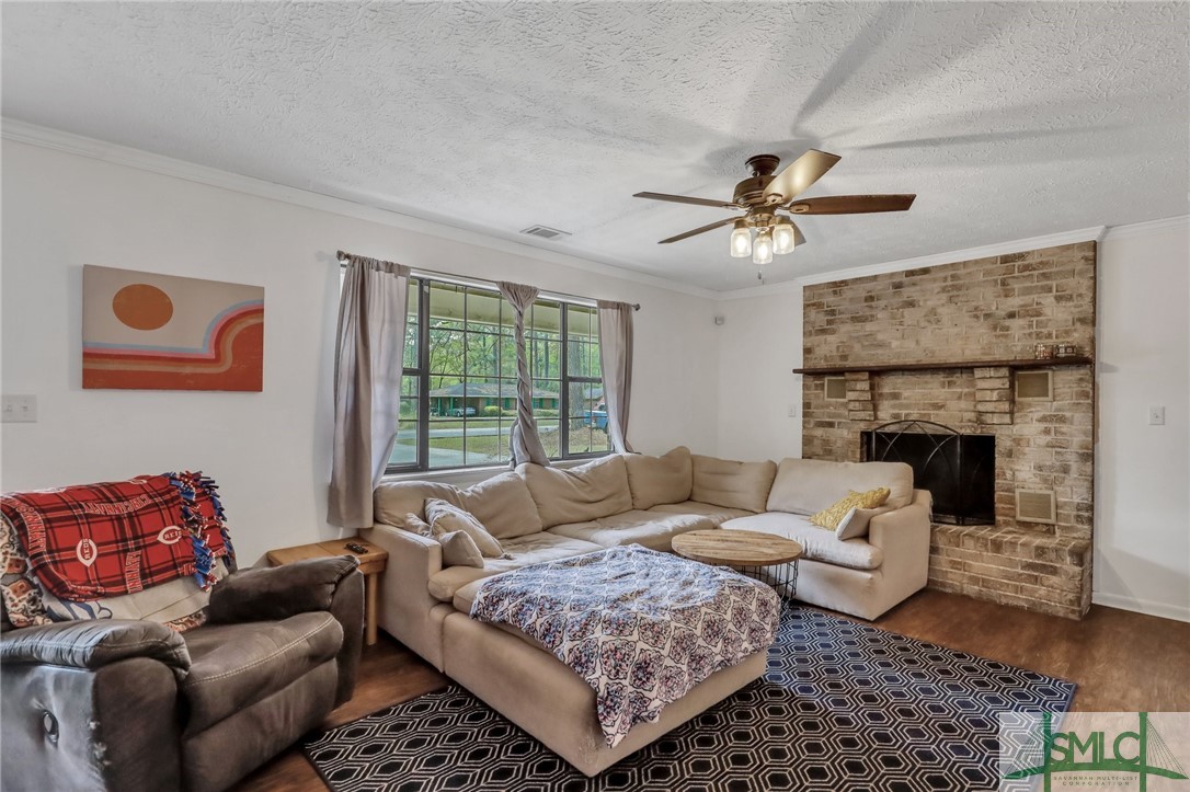 168 Patterson Road Pembroke, GA 31321 - Photo 6 of 27 Living Room