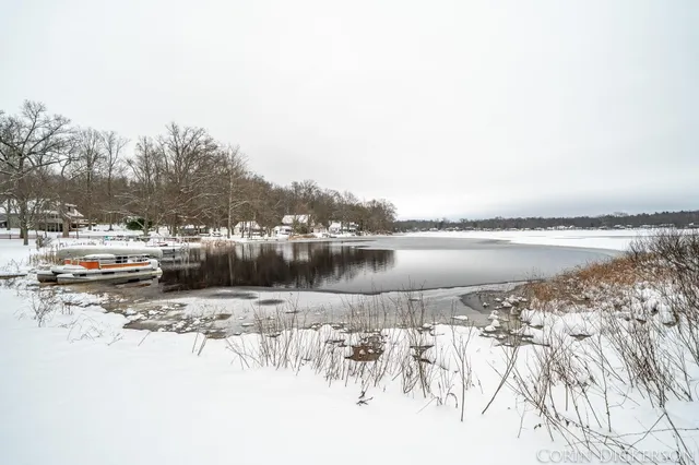 $370,000 | 18565 32nd Street, Gobles, MI 49055