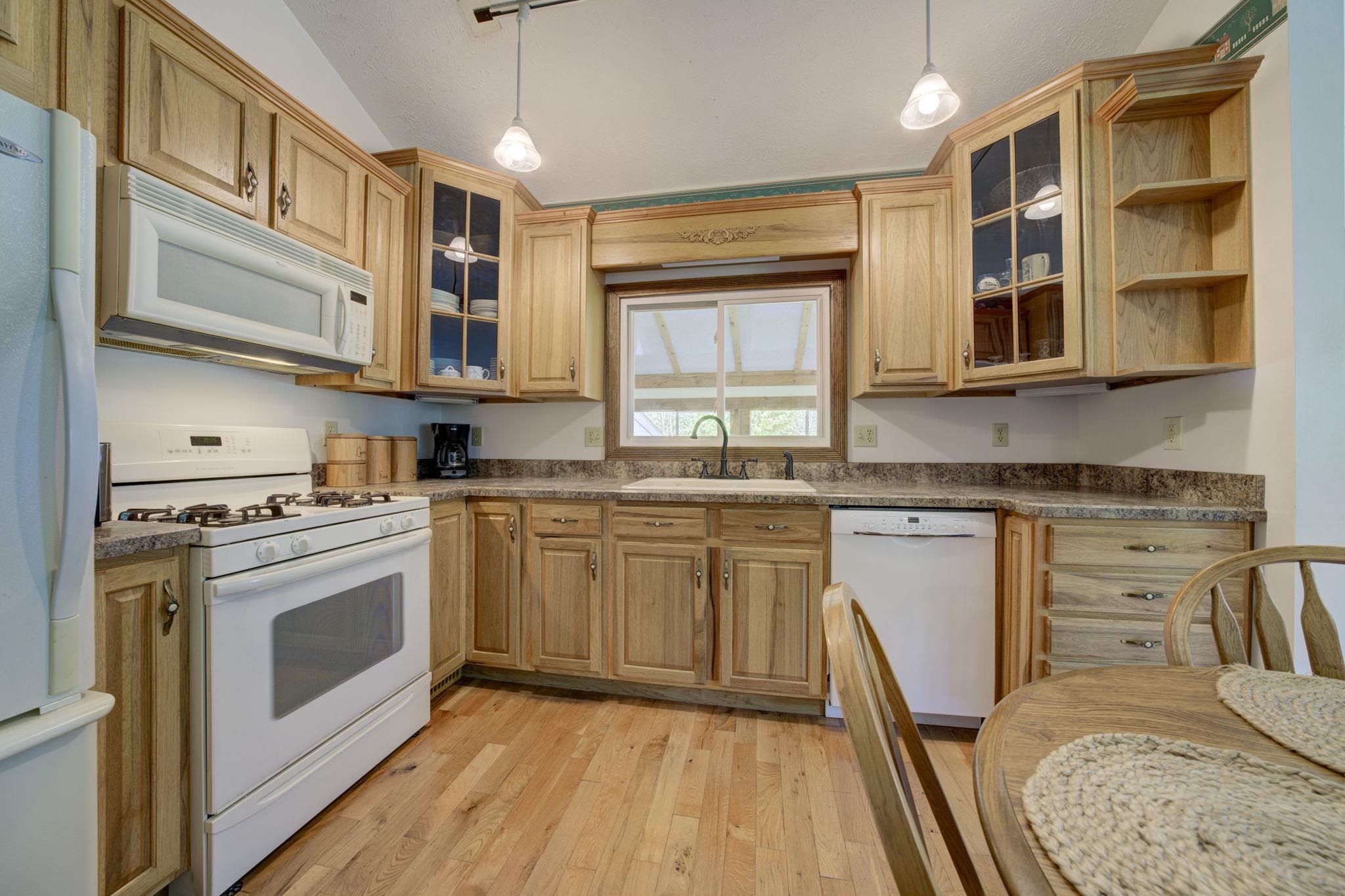 2072 East Potter Road Traverse City, MI 49696 - Photo 5 of 47