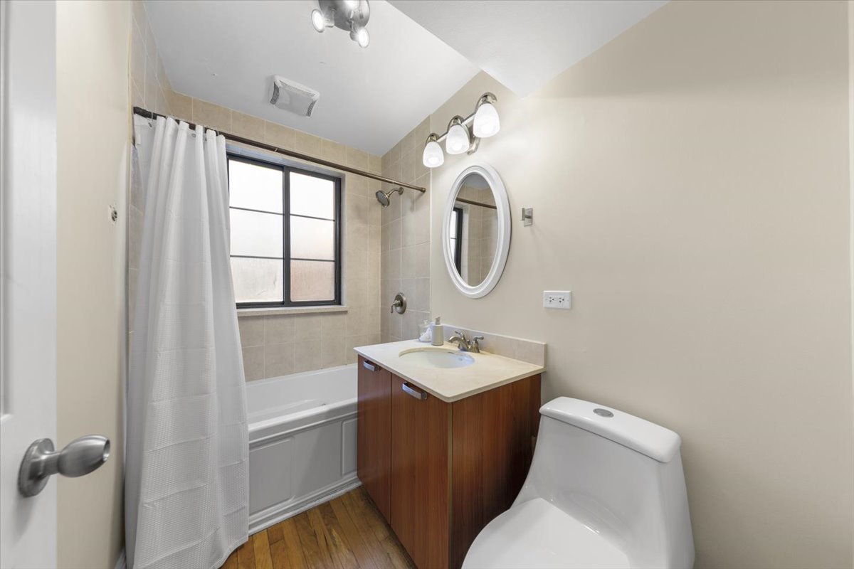 7423 North Sheridan Road, Unit 3W Chicago, IL 60626 - Photo 12 of 16