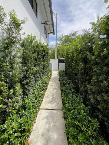 $1,700 | 2298 Southwest 1st Street, Unit 4, Miami, FL 33135