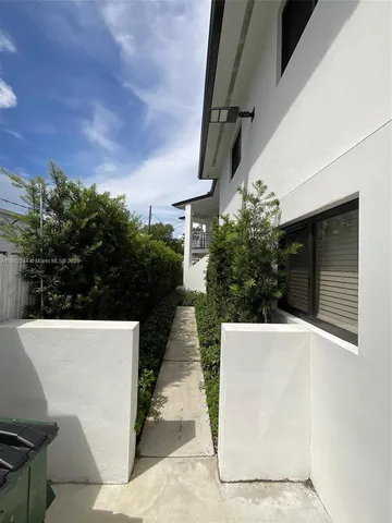 $1,700 | 2298 Southwest 1st Street, Unit 4, Miami, FL 33135