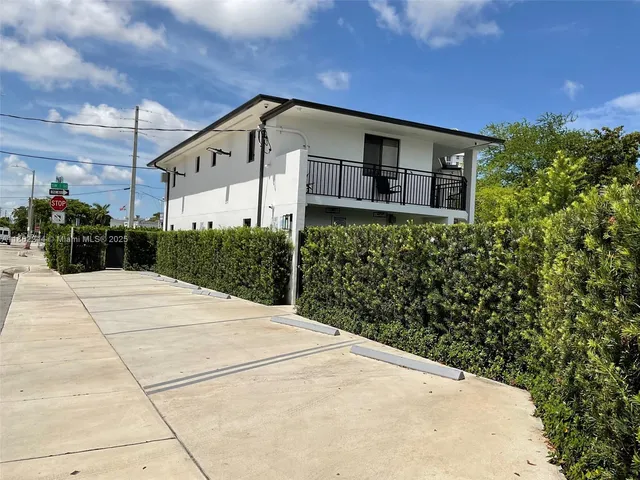 $1,700 | 2298 Southwest 1st Street, Unit 4, Miami, FL 33135