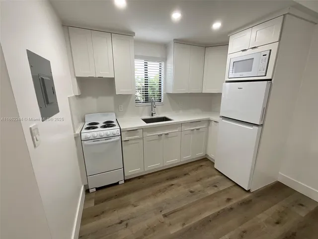$1,700 | 2298 Southwest 1st Street, Unit 4, Miami, FL 33135