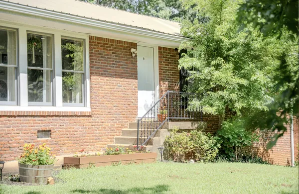 $1,350 | 221 Downer Drive, Clarksville, TN 37042